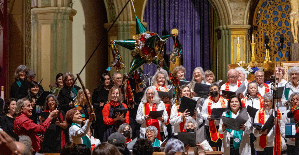 Navidad en la Misión 1 pinata 2023 resize