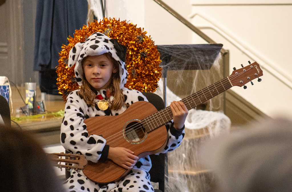 Dog guitar web
